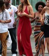 OliviaWildeandBobbyCannavaleonsetofRocknRollProject_08.jpg